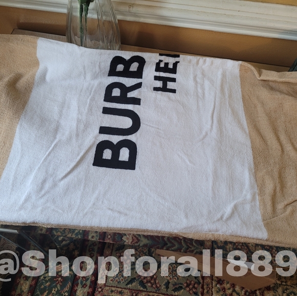 Burberry towel - Picture 3 of 5